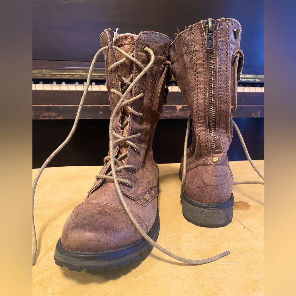 Roxy Mid-High Combat Zip-Up & Laced Distressed Brown Boot